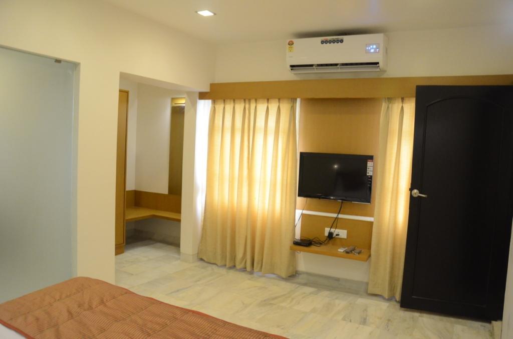 Hotel Yuvraj Vadodara Exterior foto